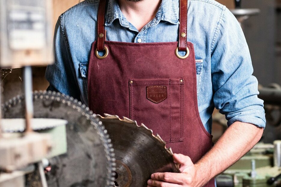 Tablier n° 547 cuir bordeaux Tablier n° 547 cuir bordeaux