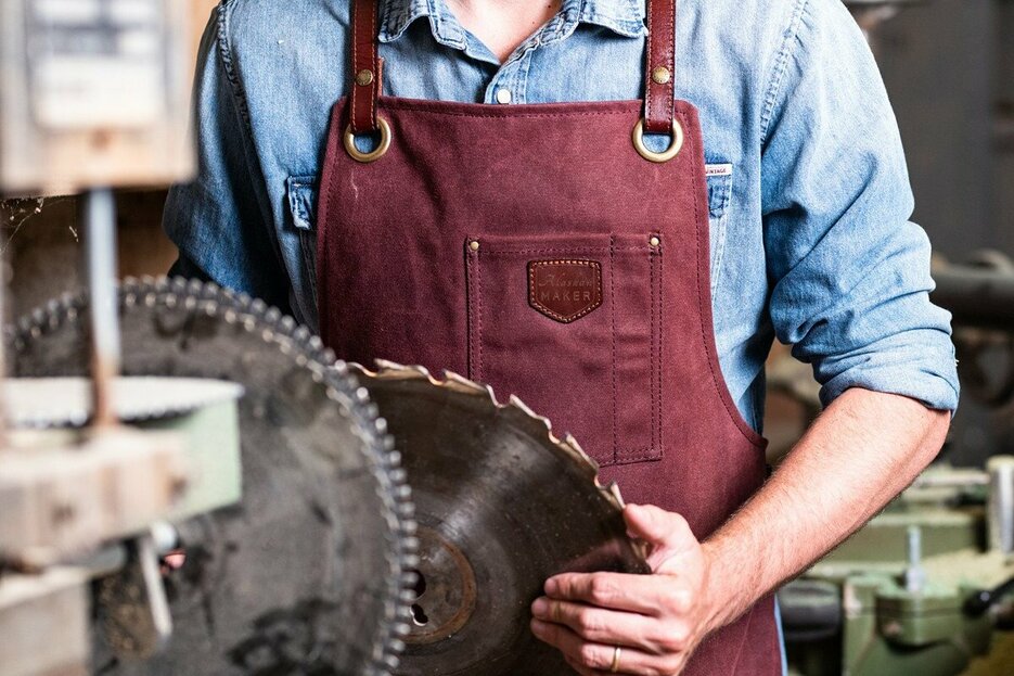 Tablier n° 547 cuir bordeaux Tablier n° 547 cuir bordeaux