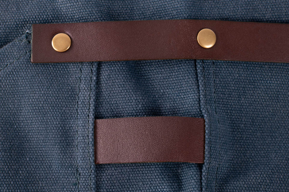 Tablier n° 547 cuir bleu marine Tablier n° 547 cuir bleu marine
