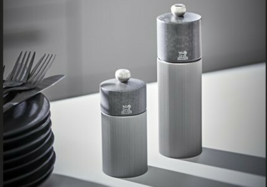PEUGEOT moulin sel / poivre collection Line 18 cm PEUGEOT moulin sel / poivre collection Line 18 cm
